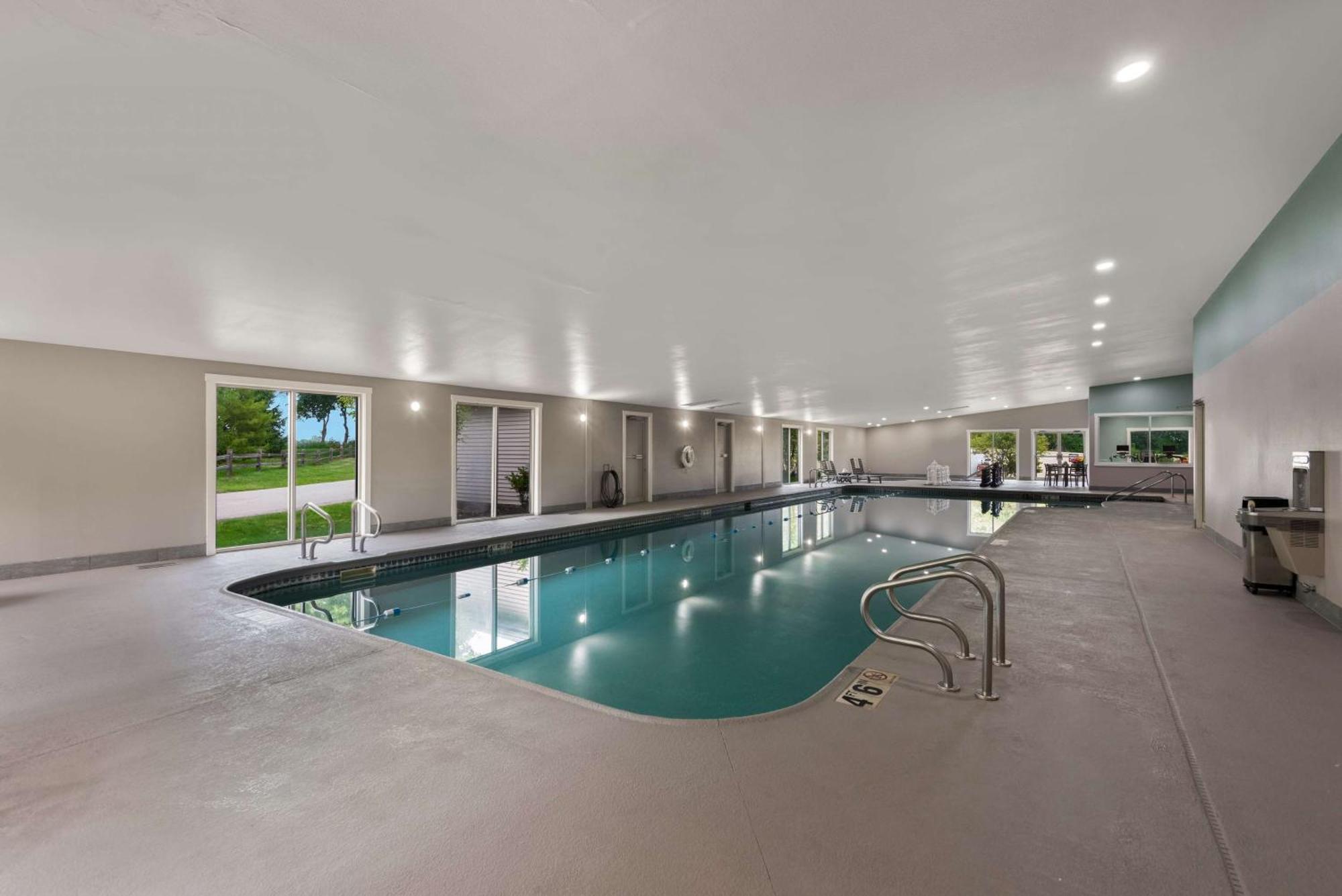 Wyndham Garden Galena Hotel & Day Spa Экстерьер фото